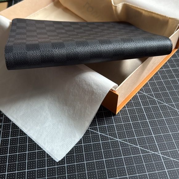 Louis Vuitton Desk Agenda Cover A5 insert size, Damier Black - Picture 12 of 13